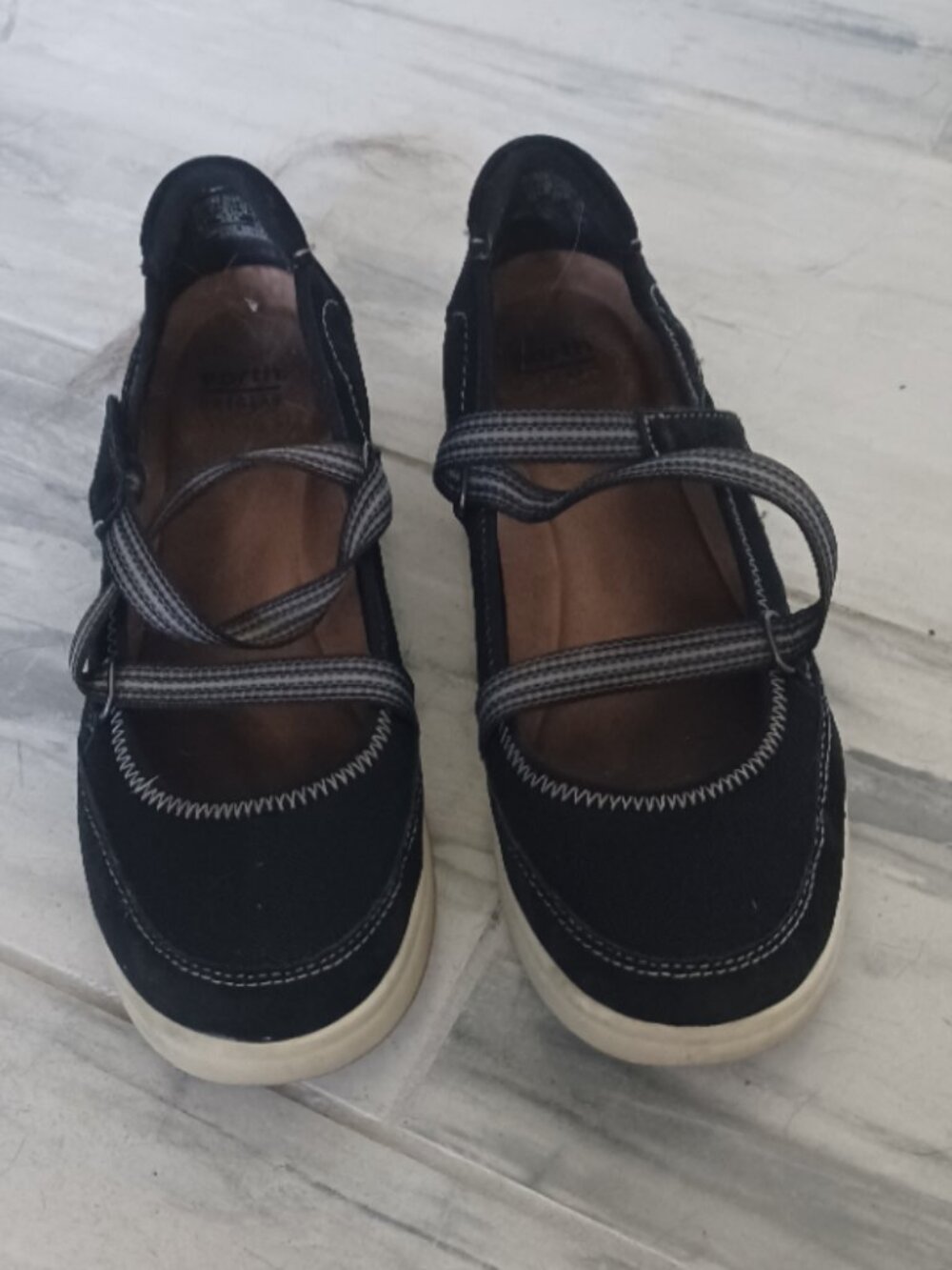 earth origins Black/White Strappy Stretchy Velcro MaryJane Flat Sneakers 8